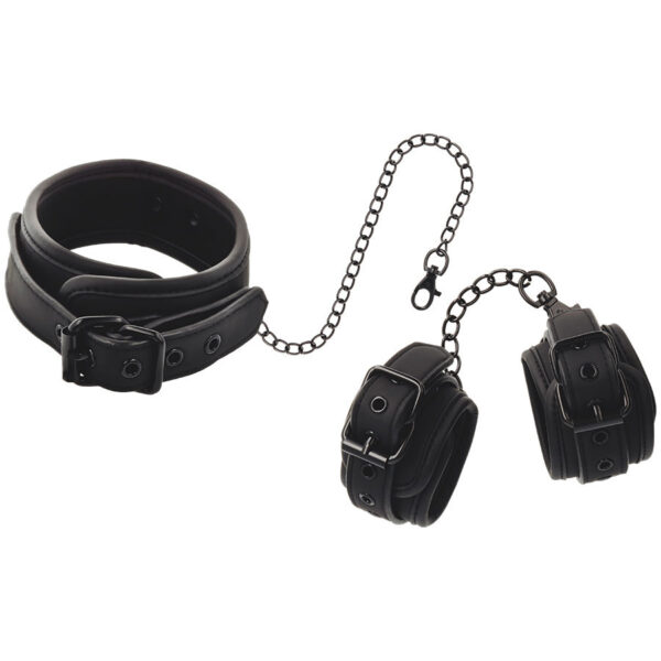 Fetish submissive collar y esposas cuero vegano