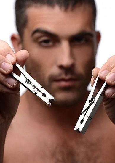 Tom of finland pinzas pezones metal