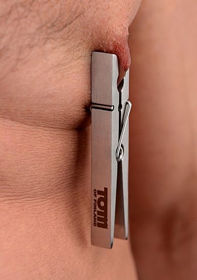 Tom of finland pinzas pezones metal