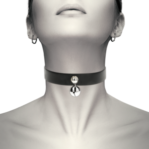 Coquette collar cuero vegano accesorio woman cascabel